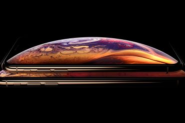 iPhone XS and iPhone XS Max in Gold