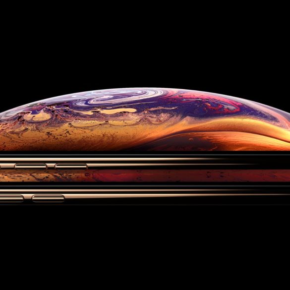 iPhone XS and iPhone XS Max in Gold