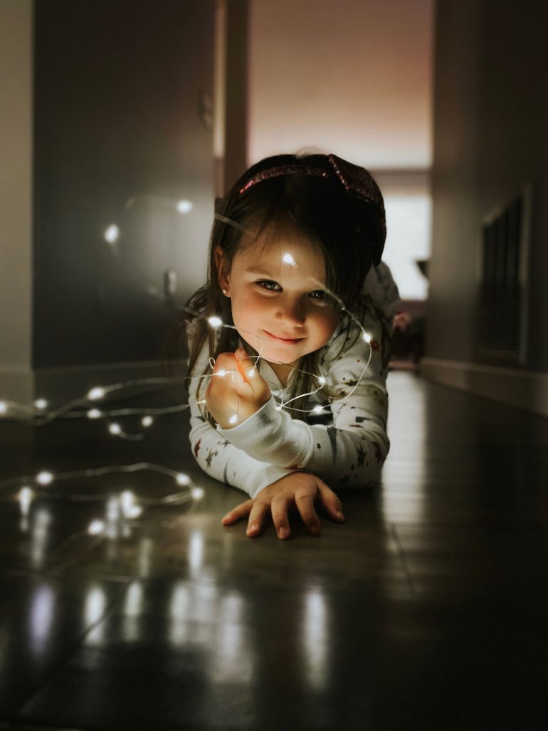 Shot-on-iPhone-holiday-Little-girl-with-string-lights